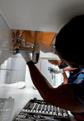 remplacement syphon évier par plombier professionnel